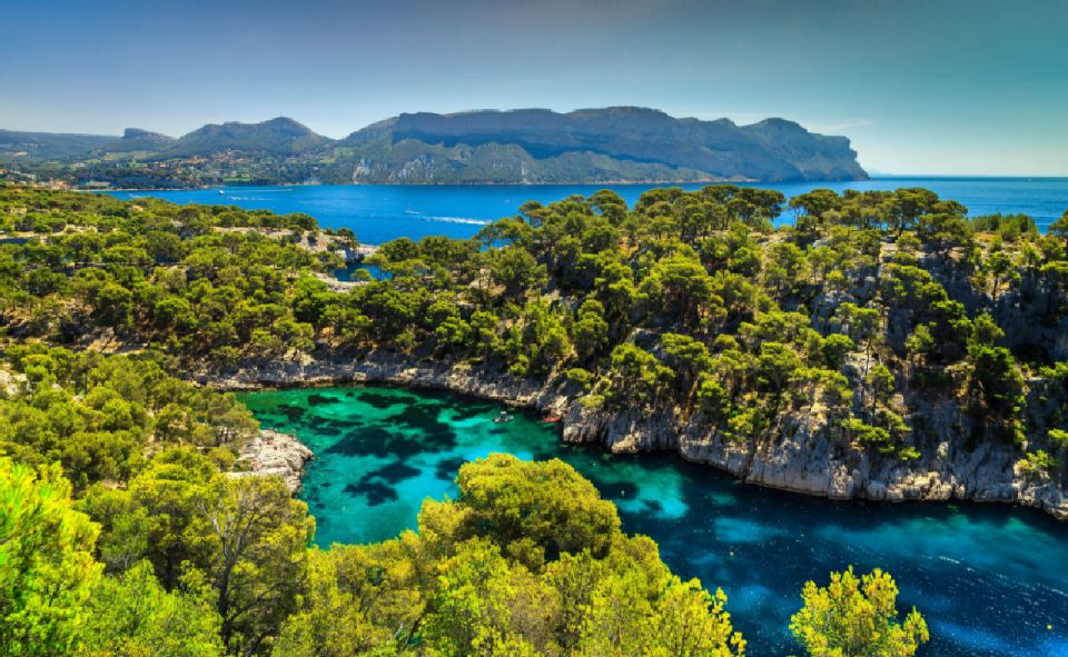 Calanques of Cassis, Aix-en-Provence & Wine Tasting Day Tour - Should You Book This Calanques of Cassis, Aix-en-Provence & Wine Tasting Day Tour?