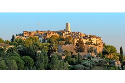 Cannes, Antibes and St-Paul-de-Vence Full-Day from Villefranche Small group tour - Cannes Croisette and the Palais steps: the “Film Festival” feeling