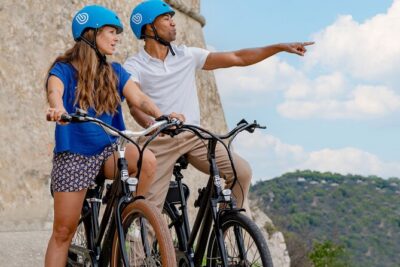 Electric bike rental in Nice - Your E-Bike Setup: Helmet, Basket, and 5-Speed Power