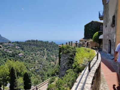 Èze: Walking Tour with a Local Guide - Where the tour starts: Place du Centenaire and getting oriented fast