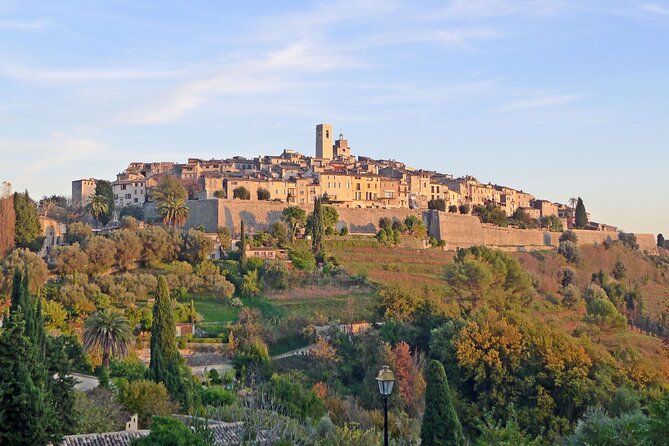 From Nice 1/2 day Tour Gourdon, St-Paul , Tourrettes & Grasse - Tourrettes-sur-Loup: a 5-minute violet photo stop
