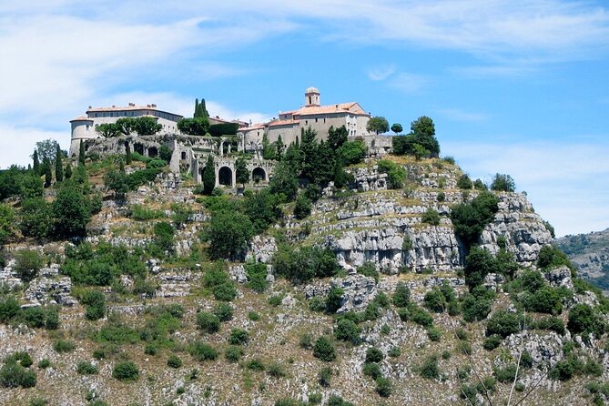 From Nice 1/2 day Tour Gourdon, St-Paul , Tourrettes & Grasse - Saint-Paul-de-Vence: artistic atmosphere with a realistic time limit