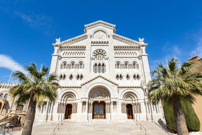 Half-Day Trip from Nice to Monaco Monte carlo with Guided Walk - Finding the guide: Nice-Ville station, red umbrella at 10:05