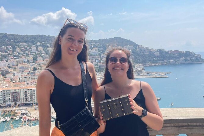 Immersive outdoor escape game in Nice 2h - Entering the game in Nice: meeting Tiffany and getting your kit