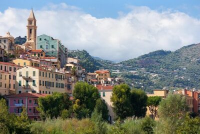 Italian Market and Dolceacqua full-day from Nice small-group Tour - Guides and group size: where the experience can really swing