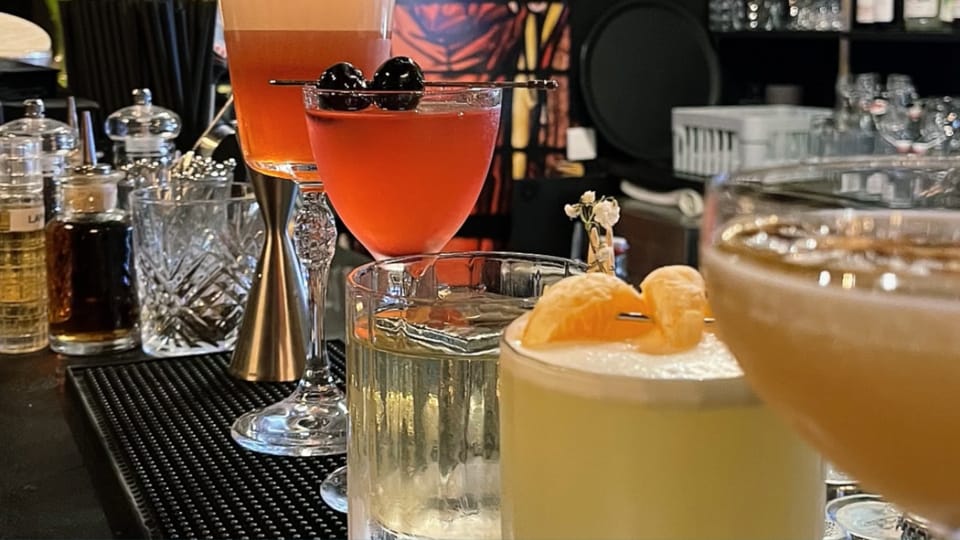 Nice: Cocktail Workshop in a Stylish Bar Lounge in Old Town - The lounge setting: why the venue matters