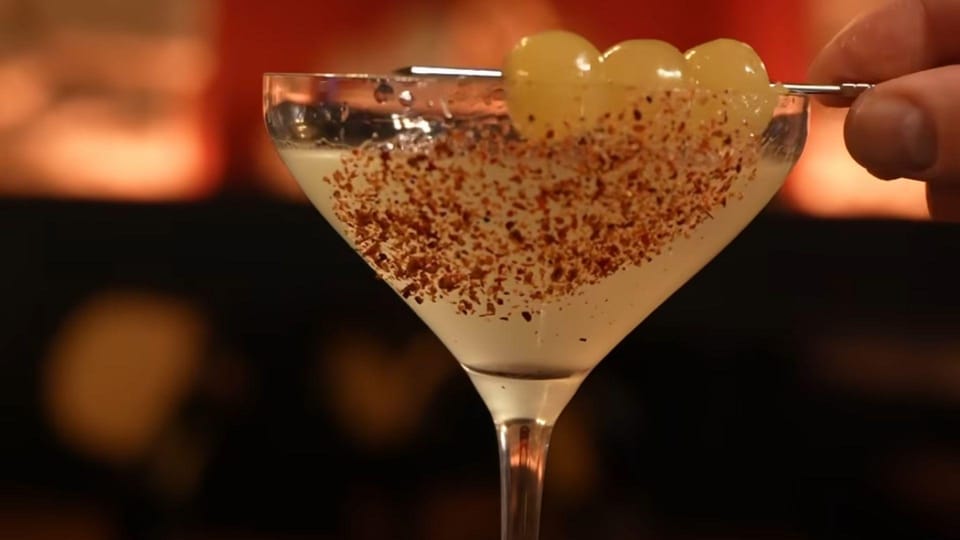 Nice: Cocktail Workshop in a Stylish Bar Lounge in Old Town - Photos and videos: a small detail that helps