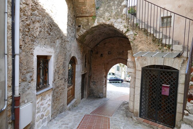 Nice: Italian Market, Eze, and Turbie Tour. - Small Group (Max 16) and the Role of the Guide in Making It Worth It