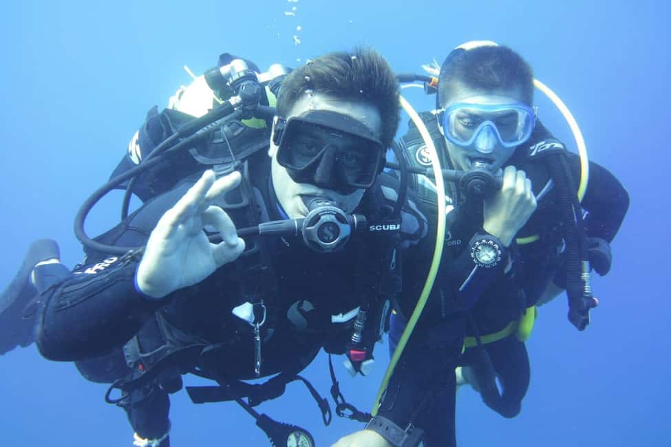 Nice : VIP sea tour with snorkeling & discover scuba - Meeting the Crew in Nice: Spotting the Scuba Statue and Storefront