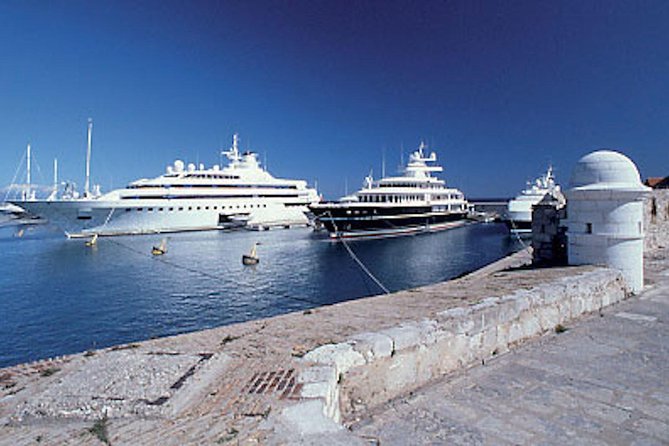 West Coast and Countryside shared & Guided tour from Nice - Tourrettes-sur-Loup: Violet Capital Photo Time in Just 10 Minutes