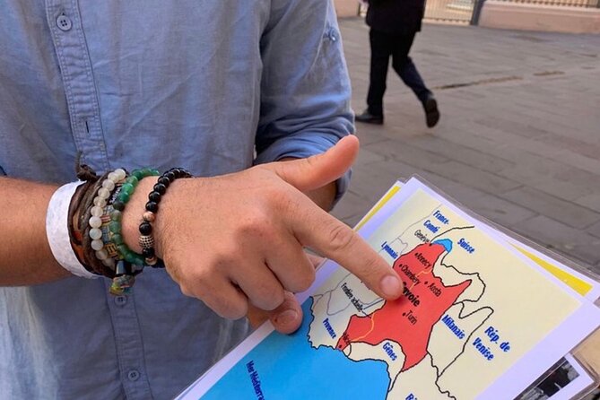 ★ Walking Tour of Old Nice and Castle Hill - Le Vieux Nice: narrow streets, baroque corners, and shopping that feels local